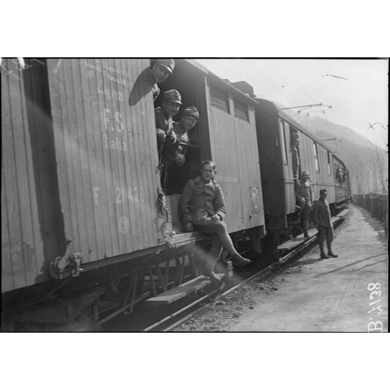 Chiamata (Italie). Troupes italiennes partant pour la France. [légende d'origine]