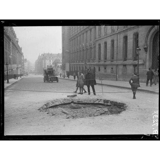 Bombardement de Paris par canon à longue portée le 27 et 28 mai 1918. [légende d'origine]