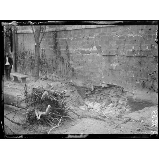 Bombardement de Paris par canon à longue portée le 27 et 28 mai 1918. [légende d'origine]