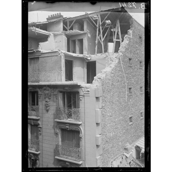 Bombardement de Paris par canon à longue portée le 27 et 28 mai 1918. [légende d'origine]