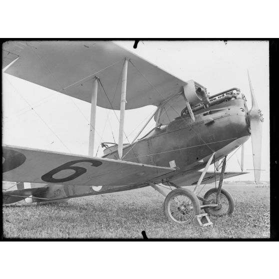 Villacoublay. Camp d'aviation. Rumpler biplace, l'avant. [légende d'origine]