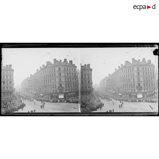 Lyon. Le 14 juillet 1918. Les troupes américaines défilent rue de la République. [légende d'origine]