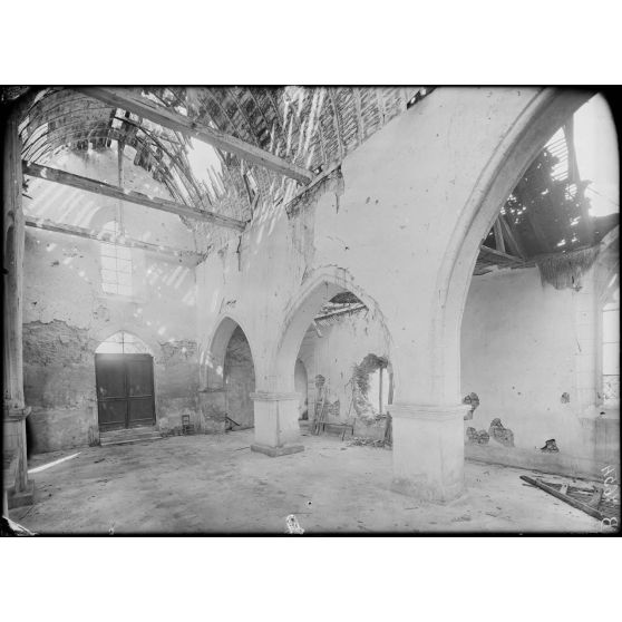 Mareuil-le-Port (Marne). Vue intérieure de l'église, la nef côté nord. [légende d'origine]