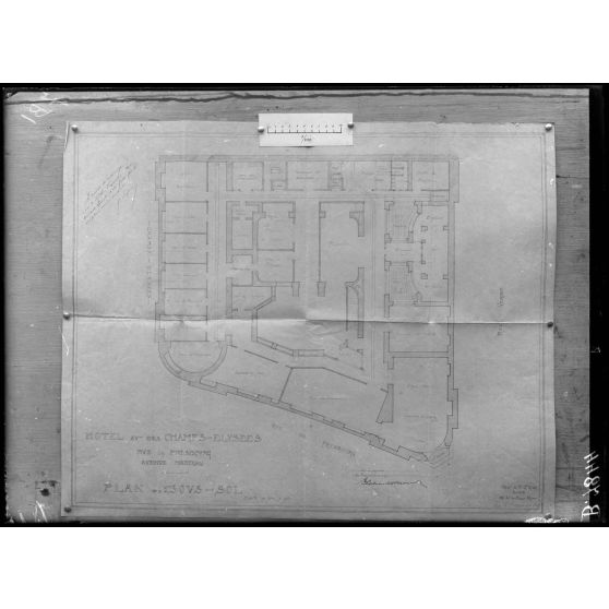 Paris. Plan de l'hôtel Astoria. 2e sous-sol. [légende d'origine]