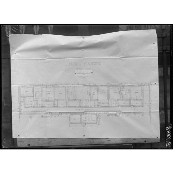 Paris. Plan de l'hôtel Majestic. Etages, centrale. [légende d'origine]