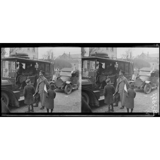 Château-Salins (Lorraine). Parlementaires allemands arrivant dans la ville. [légende d'origine]