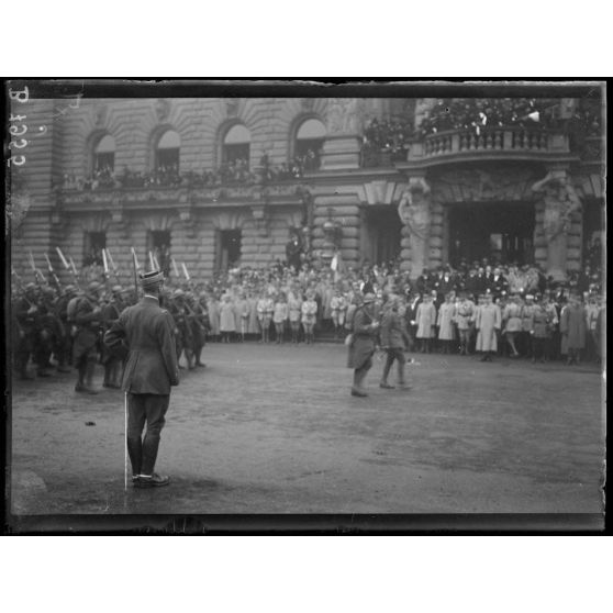 Strasbourg. Entrée du maréchal Pétain. Le défilé des troupes. [légende d'origine]