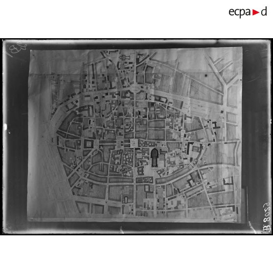 Paris. Plan de Reims indiquant les immeubles et monuments touchés par le bombardement. [légende d'origine]