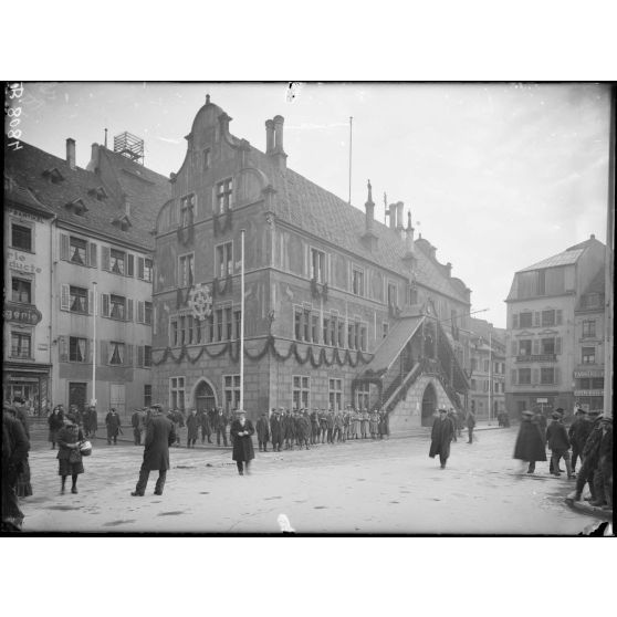 Mulhouse (Alsace). L'hôtel de ville. [légende d'origine]
