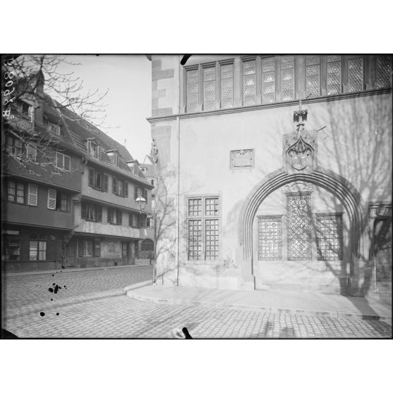 [Une rue de Colmar.]