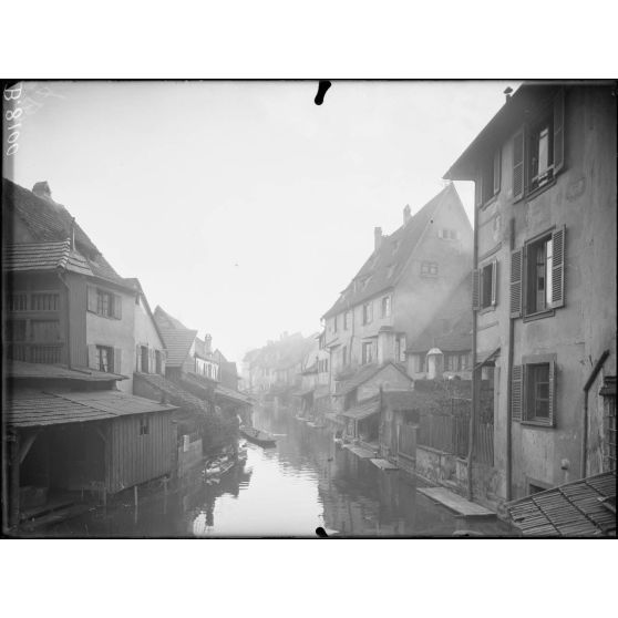 Colmar. Un aspect de la ville. Les bords de la Lauch. [légende d'origine]