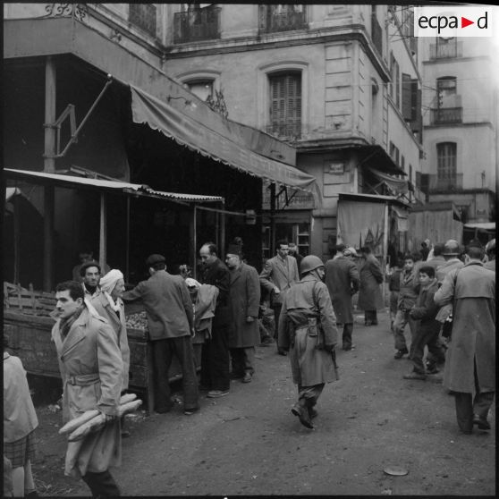 Opération de police dans la casbah d'Alger.