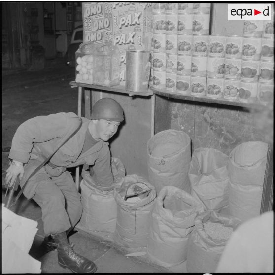 Opération de police dans la casbah d'Alger.