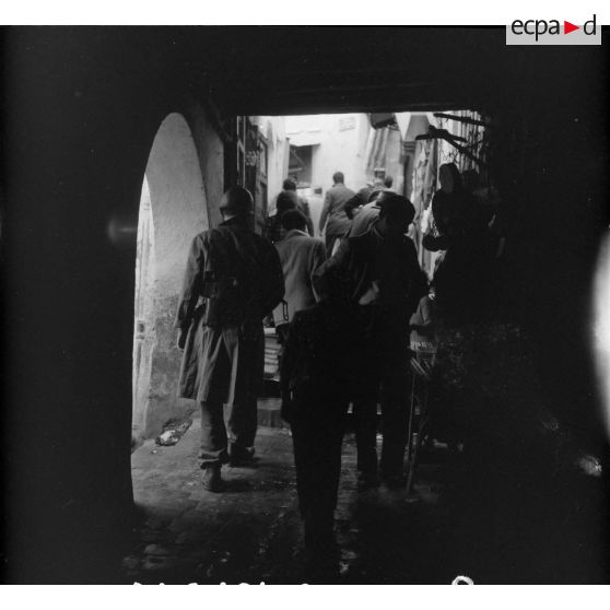 Opération de police dans la casbah d'Alger.