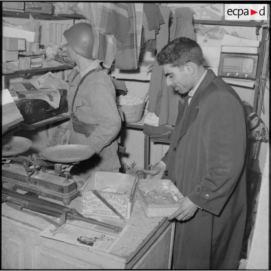 Opération de police dans la casbah d'Alger.