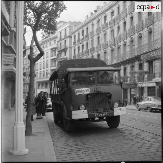Camion Simca F569 WML de l'armée française.