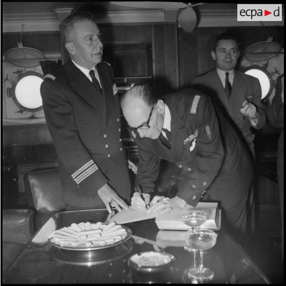 Portrait du  vice-amiral d'escadre Auboyneau.