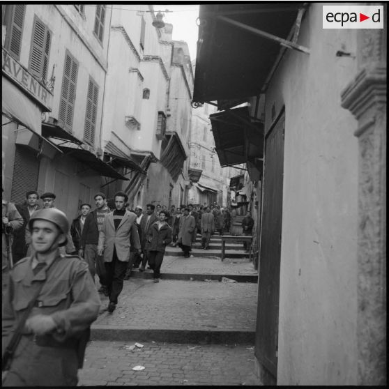 Vue d'une ruelle de la casbah d'Alger.