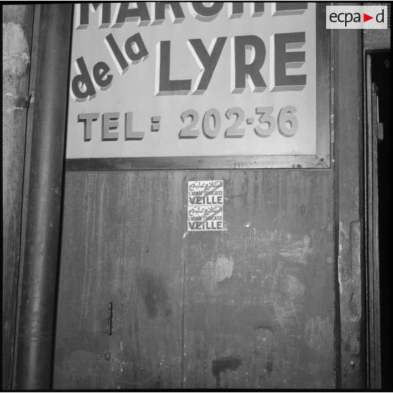 Tract collé à l'entrée du marché de la Lyre.