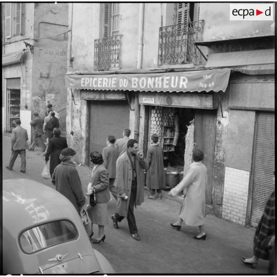 Vue générale du marché Chauzel, Alger.