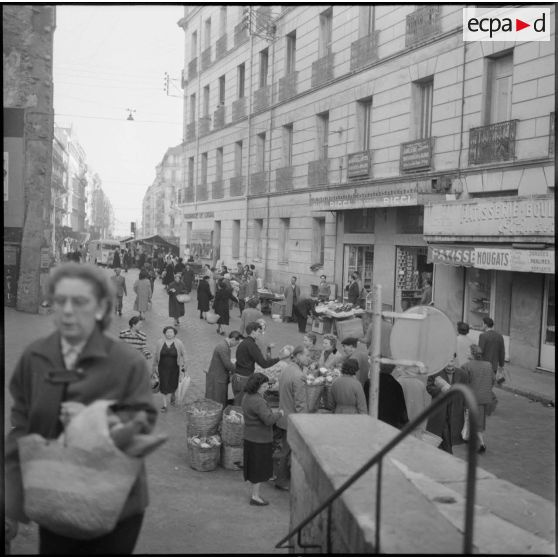 Vue générale du marché Chauzel, Alger.