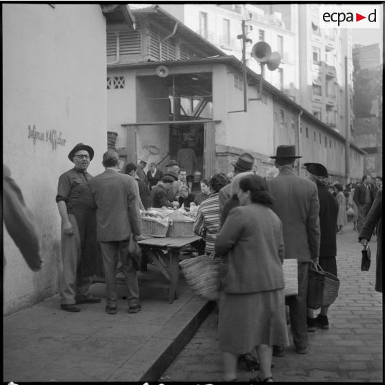 Vue générale du marché Chauzel, Alger.