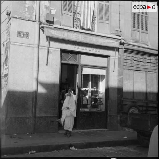 Vue d'une boulangerie de la casbah d'Alger.