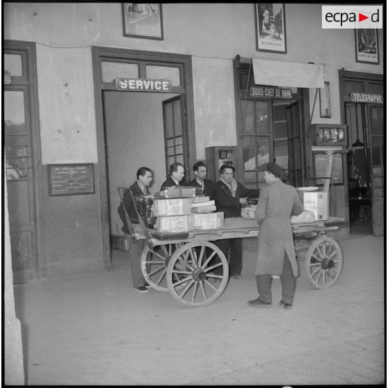 Vue intérieure de la gare d'Agha à Alger.