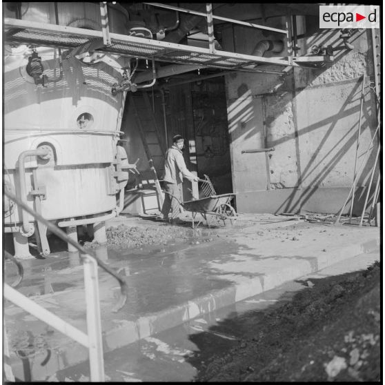 Vue de la centrale électrique de Belcourt.