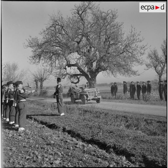 Vue d'une jeep sur une route du secteur de Souma.