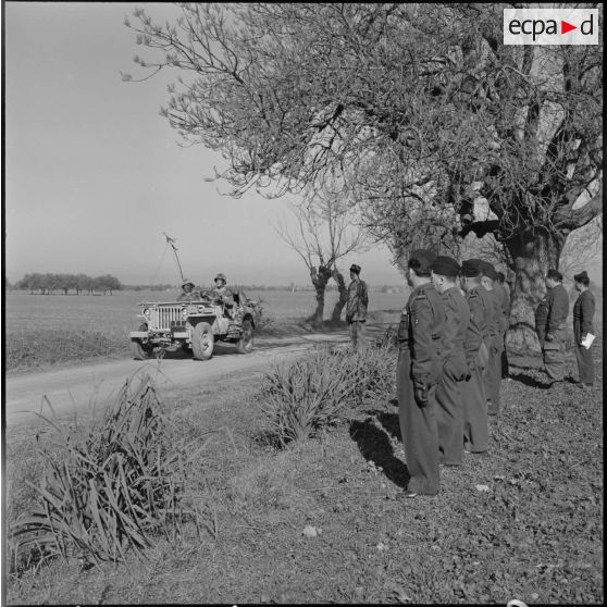 Colonne de véhicules sur une route du secteur de Souma.