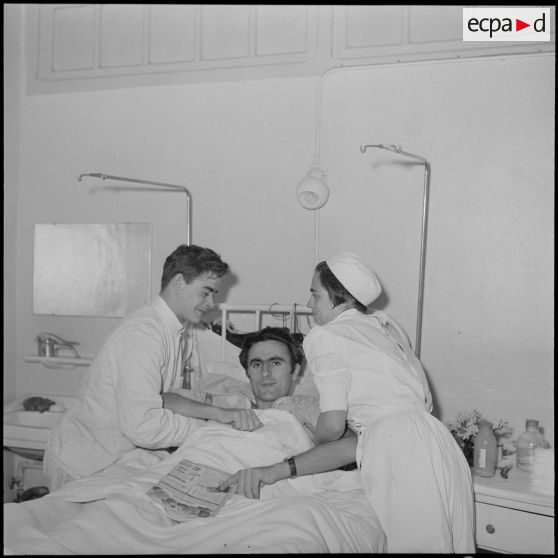 Soins infirmiers à l'hôpital Maillot d'Alger.