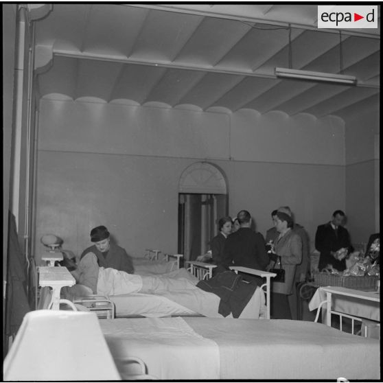 Visite d'une délégation à l'hôpital Maillot d'Alger.
