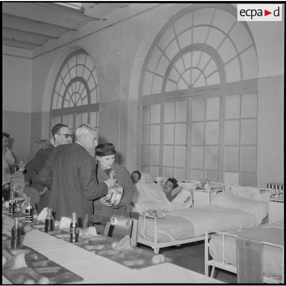 Visite d'une délégation à l'hôpital Maillot d'Alger.