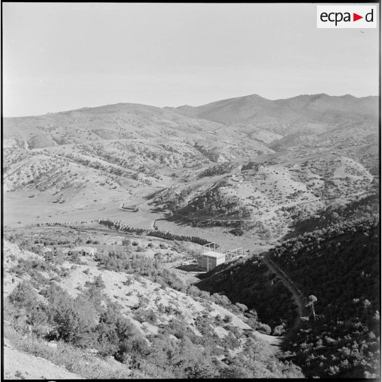Paysage entre le grand barrage d'Oued Fodda et le barrages des Portes de Fer.