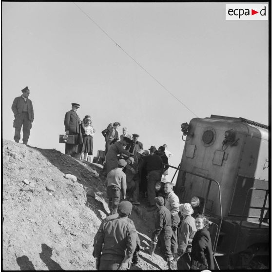Vue des passagers du train Alger-Oran qui a déraillé.