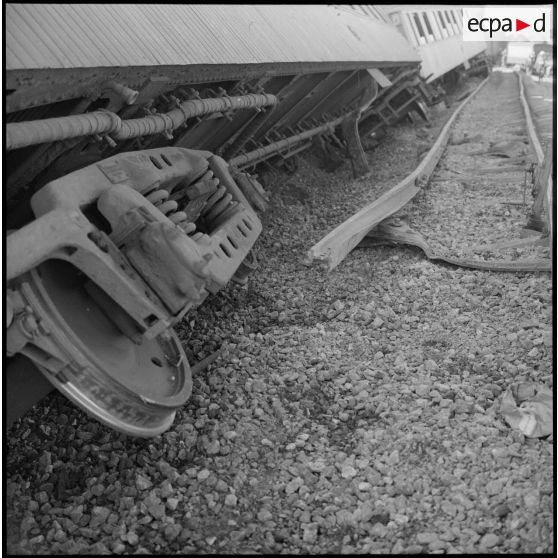 Plan rapproché d'un wagon de voyageur.