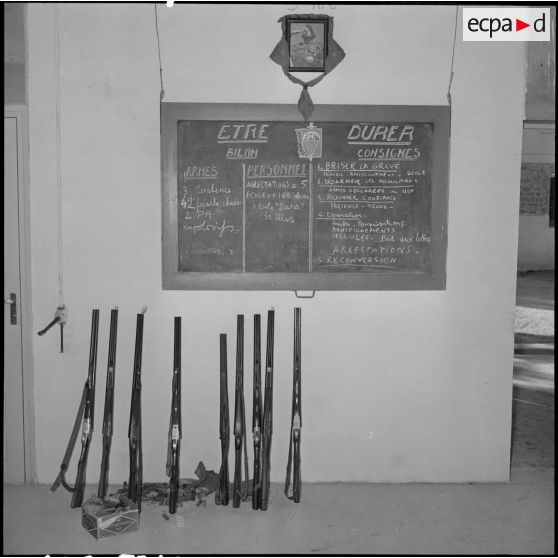 Tableau sur lequel sont inscrits le bilan et les objectifs du 3e régiment de parachutistes coloniaux (RPC).