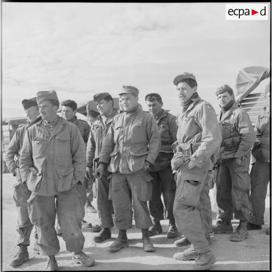 Portrait de groupe de militaires français.