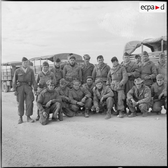 Portrait de groupe de militaires français.