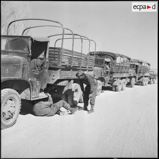 Inspection d'un véhicule.