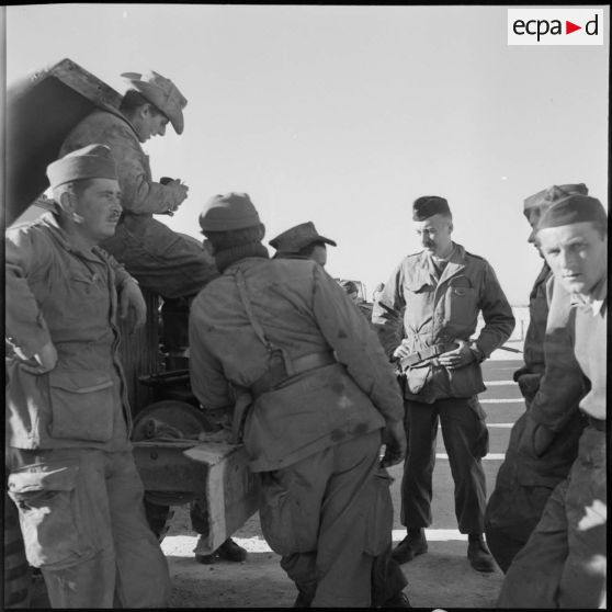 Portrait de groupe de militaires français.