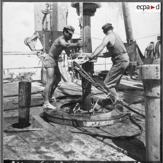 On rajoute un tube au train de tiges du forage de Sidi-Slimane.