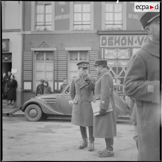 Plan général d'une prise d'armes en l'honneur de la visite d'une personnalité britannique.