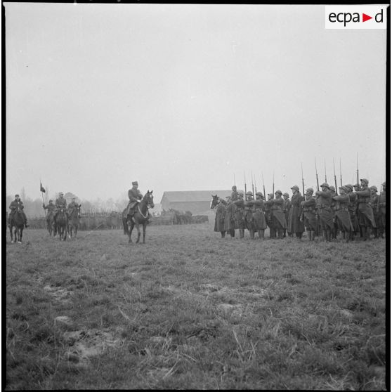 Plan général de la prise d'armes précédant la remise de décorations.