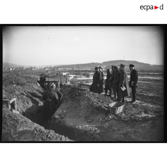 Le général d'armée Réquin est en visite dans le secteur de la 4e armée.