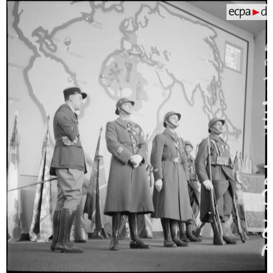 Divers plans de stands de l'exposition au Grand Palais : la France d'outre-mer.