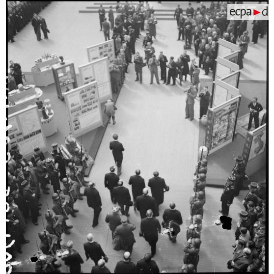 Divers plans de stands de l'exposition au Grand Palais : la France d'outre-mer.