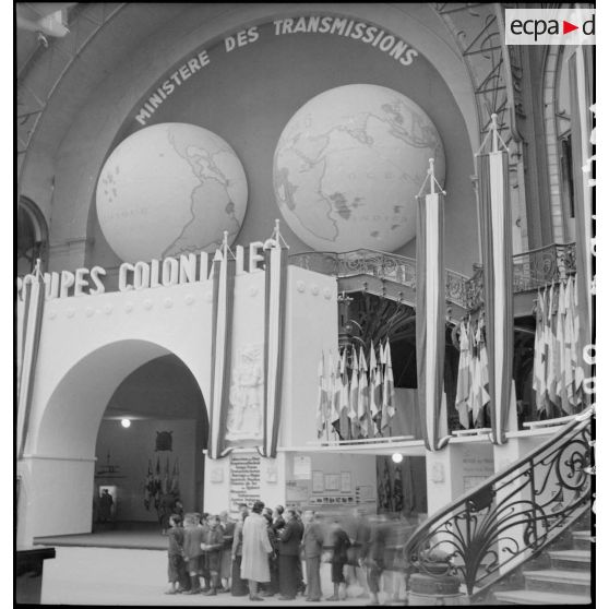 Divers plans de stands de l'exposition au Grand Palais : la France d'outre-mer.