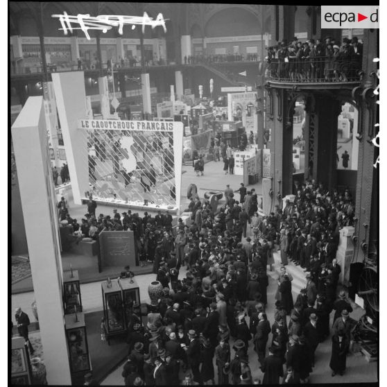 Divers plans de stands de l'exposition au Grand Palais : la France d'outre-mer.